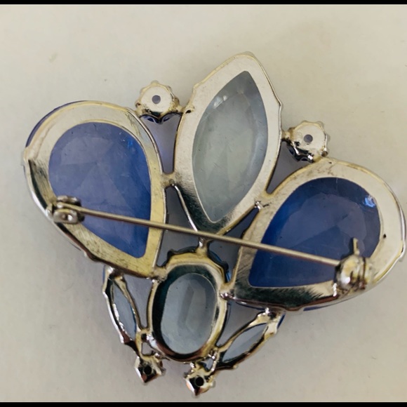 Blue & purple crystal glass fly pattern brooch pin - Picture 12 of 13